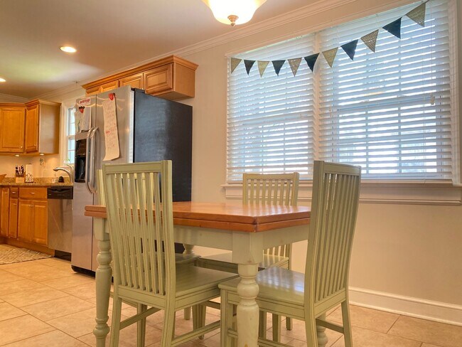 Building Photo - 4 Bed, 2 Bath Cape Cod style home in the Tuckahoe Elementary District!!