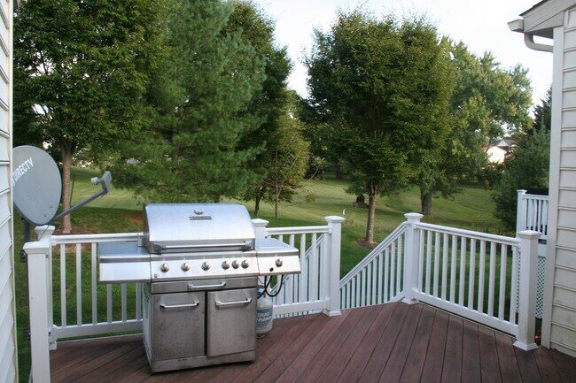 Building Photo - 4945 Decker Way