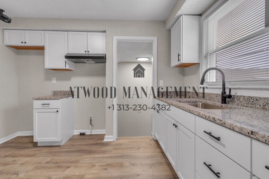 Building Photo - This beautifully updated 3-bedroom, 1-bath single-family home is ready for move-in!