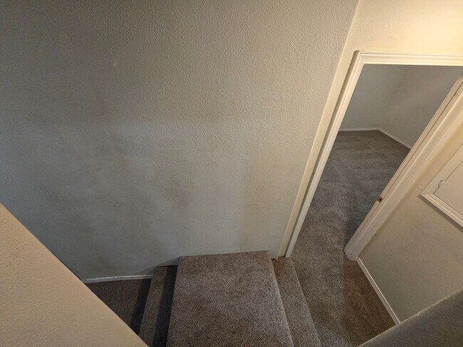 Building Photo - Large Beautiful South Hill Home! Available Now!