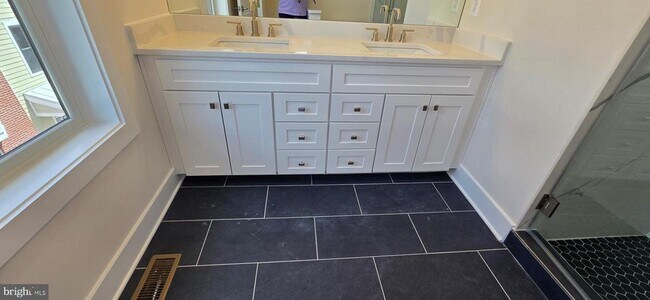 Building Photo - 424 Chapel Alley