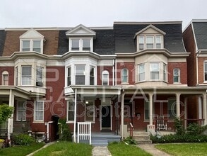 Building Photo - 119 W Jackson St