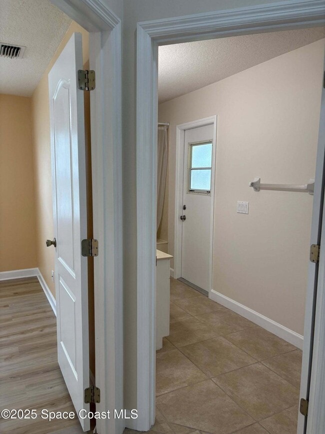 Building Photo - 791 Sunset Lakes Dr