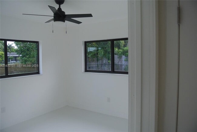 Building Photo - 10230 Dolphin Rd