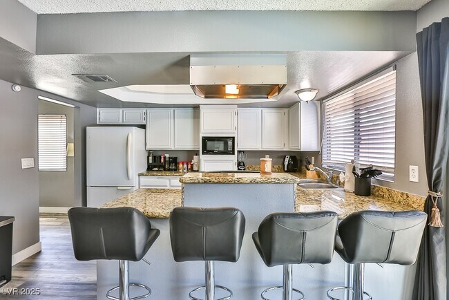 Building Photo - 533 Sheffield Dr