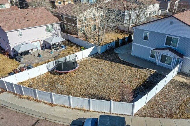 Building Photo - Beautiful 3 Bed 3 Bath Corner Lot Home!