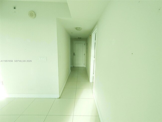 Building Photo - 1871 NW S River Dr