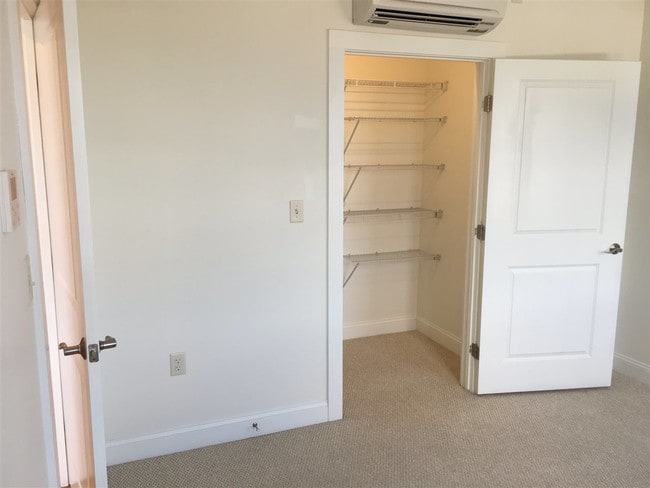 Building Photo - 875 Elm St