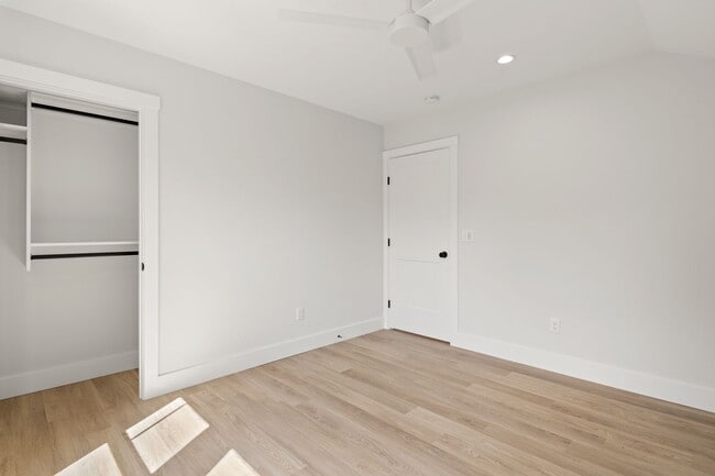 Building Photo - Newer Home in West Asheville!