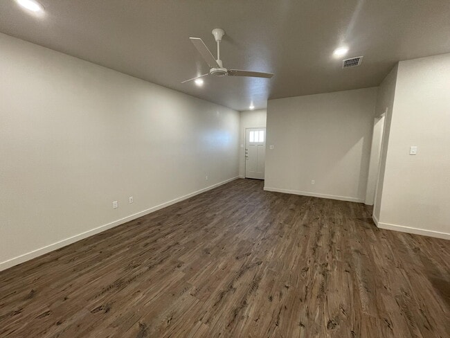 Building Photo - 10906 Abbeville Ave