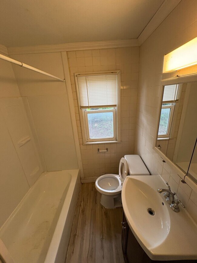 Building Photo - 37-39 Swan St - Schenectady