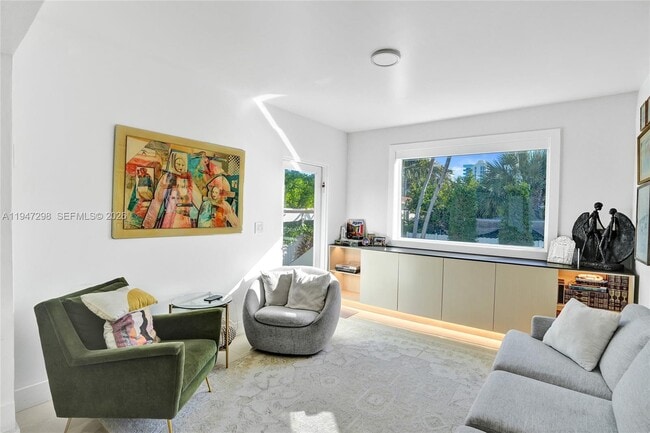 Building Photo - 9181 Byron Ave