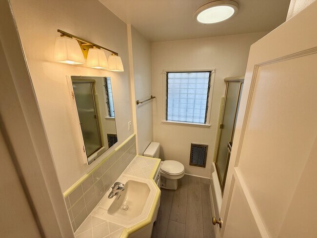 bathroom - 714 Lincoln Blvd