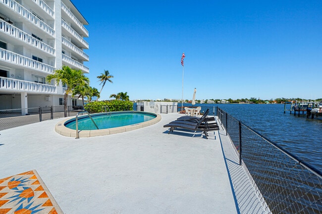 Building Photo - 231 E Lantana Rd