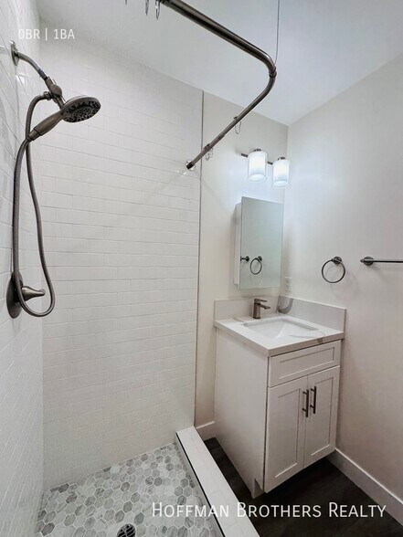 Building Photo - 1847 Winona Blvd