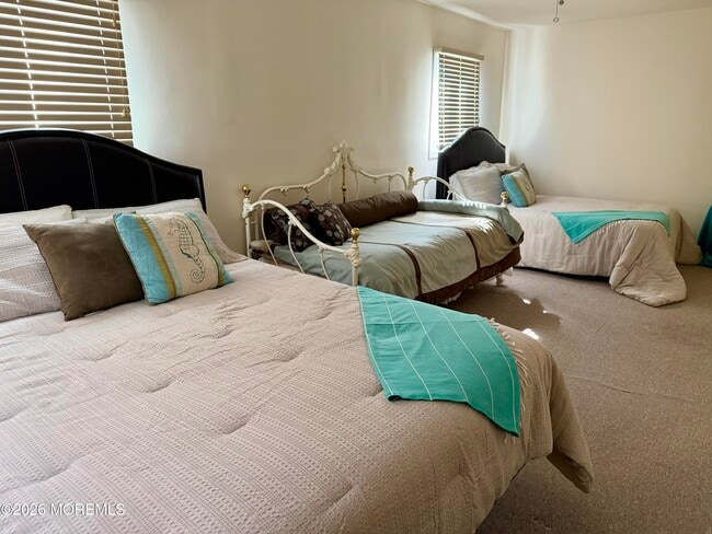 Building Photo - 102 W Colony Rd