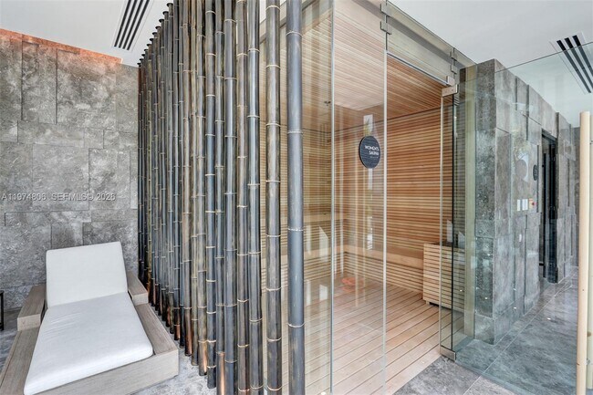 Building Photo - 480 NE 31st St