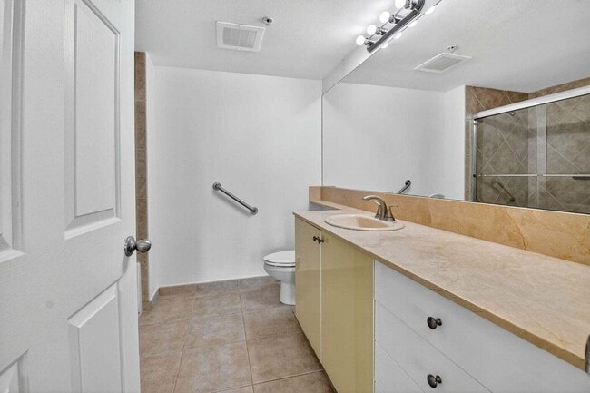 Building Photo - 625 Casa Loma Blvd