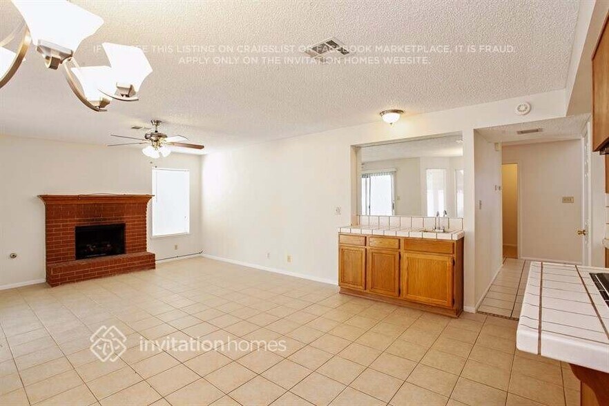 Building Photo - 610 E Eldorado Ln