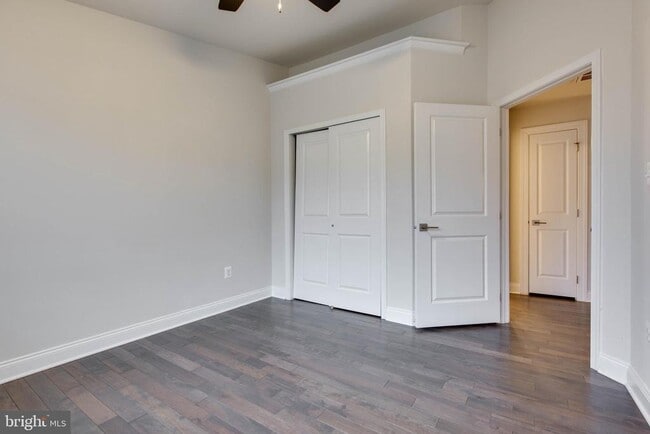 Building Photo - 8526 Pine Springs Dr