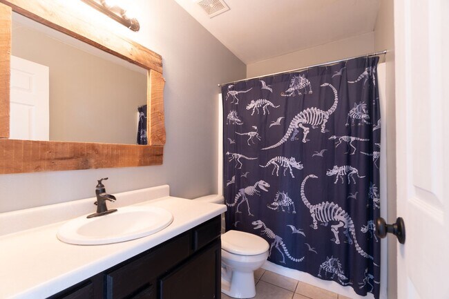 Building Photo - Beautifully updated rental on Pony Gulch