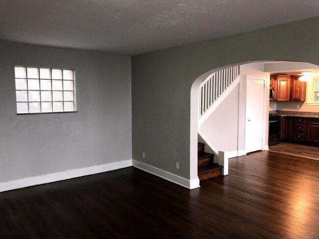 Building Photo - 4 Bedroom; 1 Bath House for Rent - Swissvale