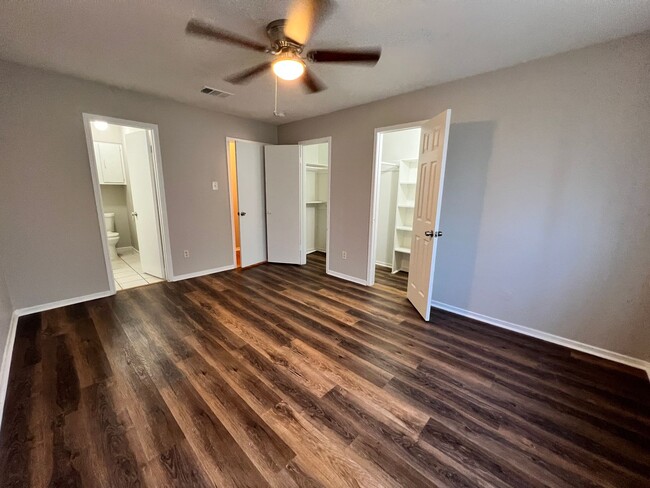 Building Photo - Duplex in Southwest Houston with Spacious ...