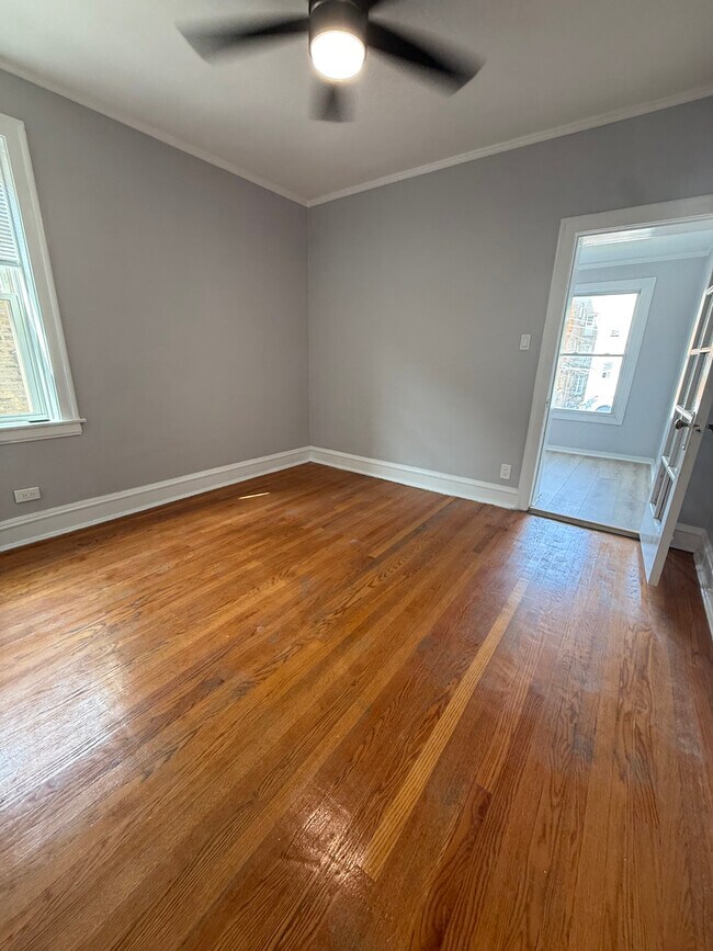 Building Photo - 6322 N Talman Ave