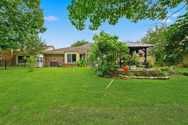 Building Photo - 906 Maple Branch Ln