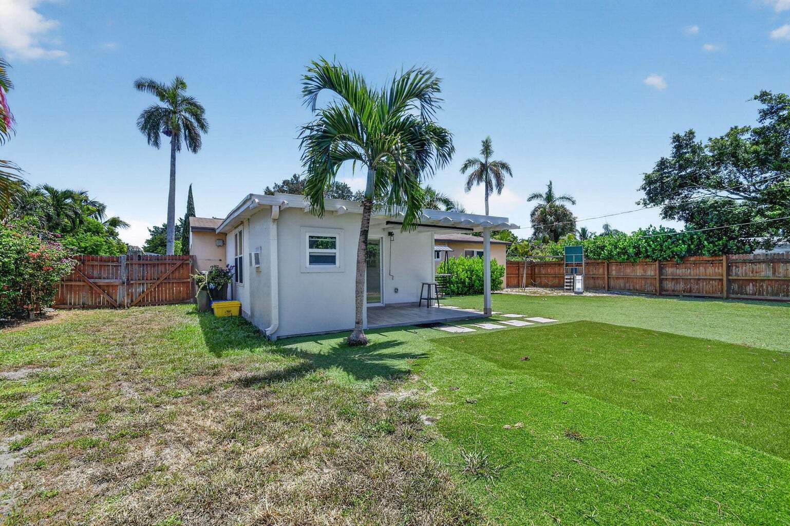 Building Photo - 907 Wright Dr