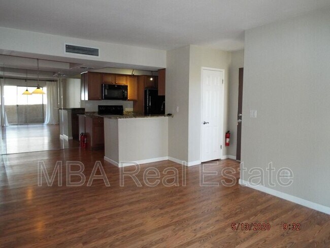 Building Photo - 4554 E Paradise Village Pkwy N