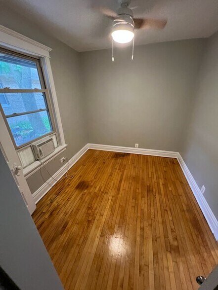 Building Photo - 132 Circle Ave