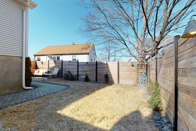 Building Photo - 37 Marivista Ave