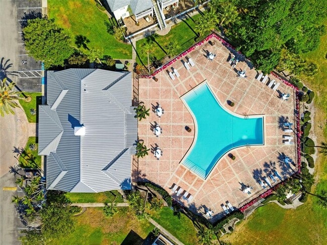 Building Photo - 201 Pompano Dr SE