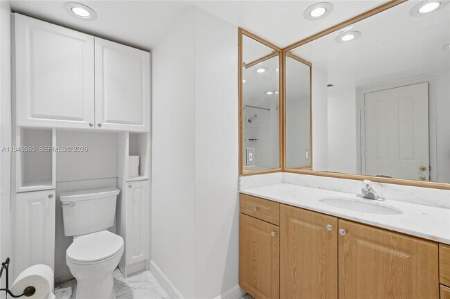 Building Photo - 2100 S Ocean Ln