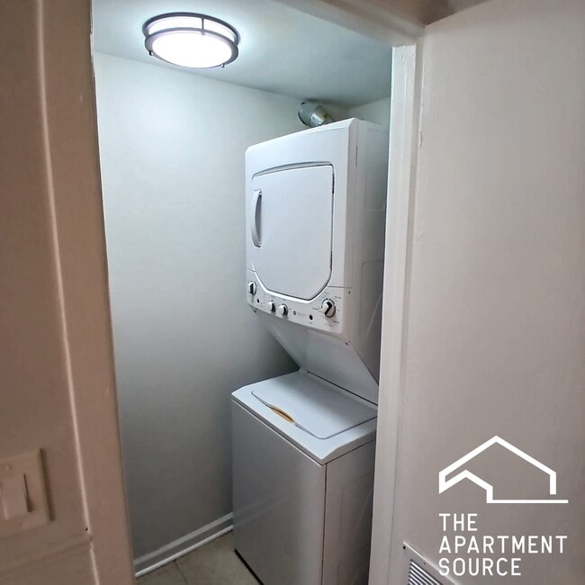 Building Photo - 4642 N Francisco Ave