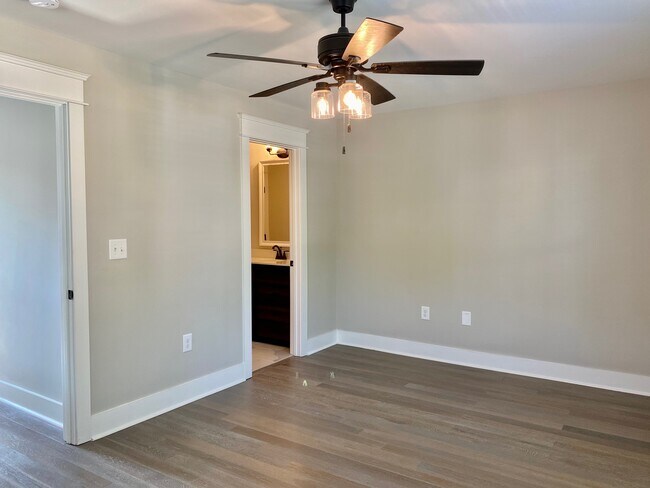 Building Photo - 1001 Thomas Ave