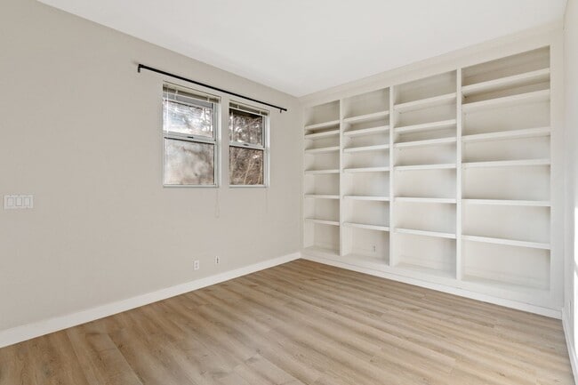 Building Photo - PRIZED UNIT IN RESORT-LIKE COMMUNITY EXCEL...