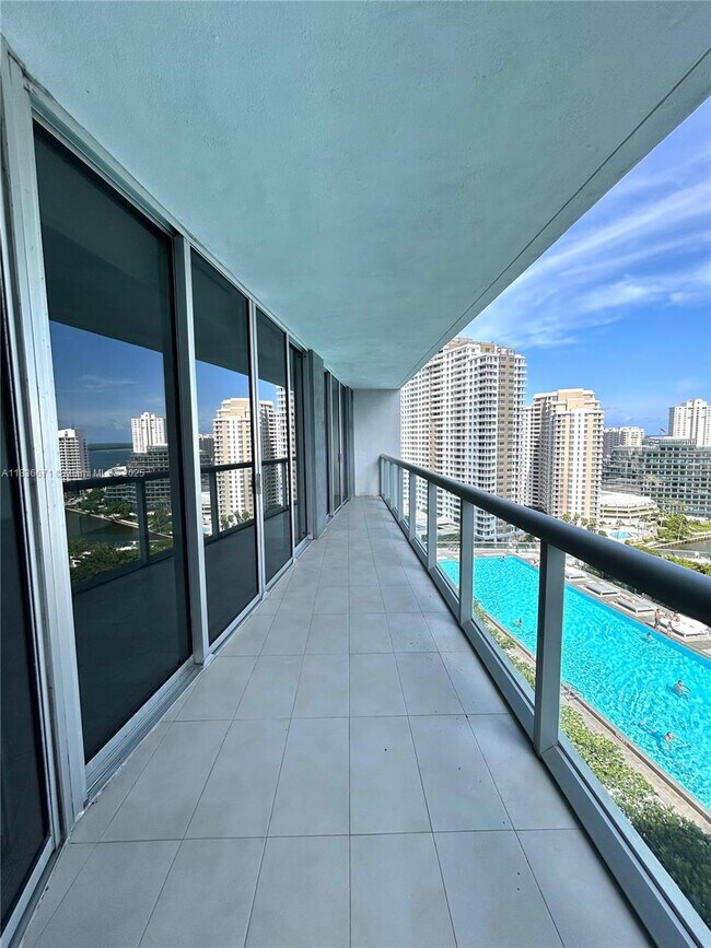 Building Photo - 475 Brickell Ave