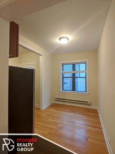 Building Photo - 3732 N Pine Grove Ave