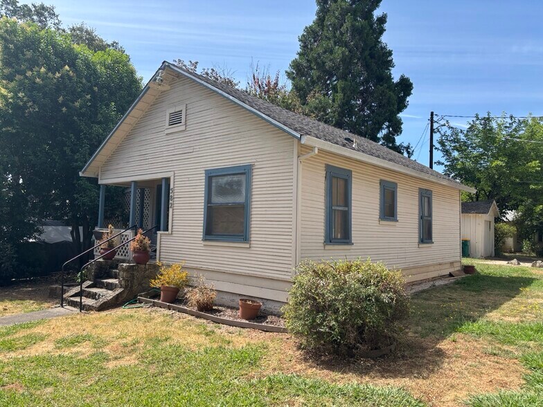 Building Photo - 582 Olivene Ct