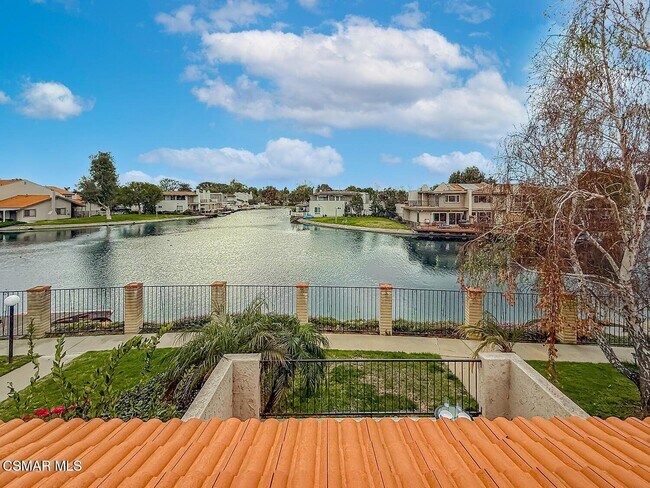 Building Photo - 560 Chapala Dr