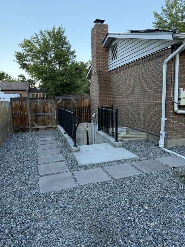 Building Photo - 6981 Beech St