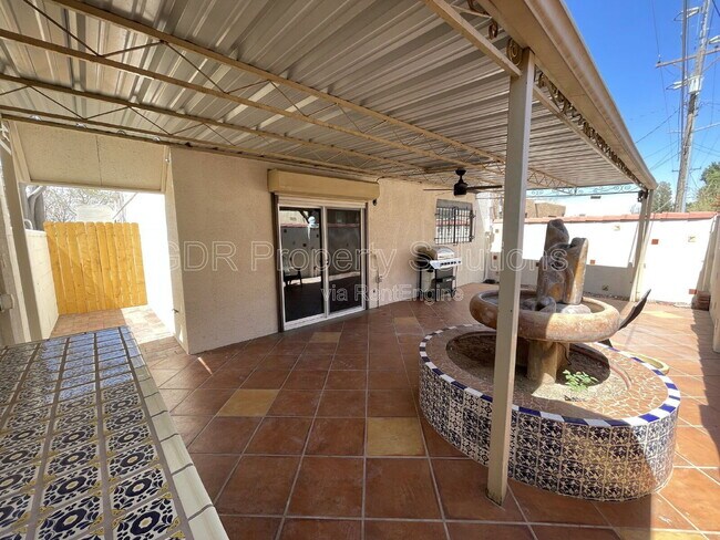 Building Photo - 520 Ortiz Dr NE