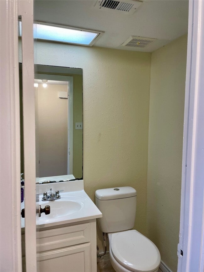 Building Photo - 7051 Chasewood Dr