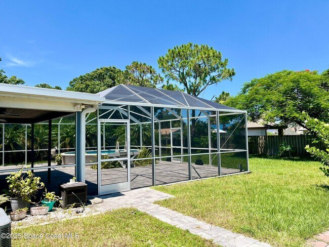 Building Photo - 3463 Mazur Dr