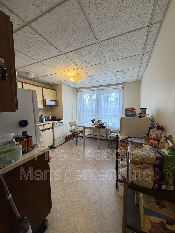 Building Photo - 465-467 Colchester Avenue - 2
