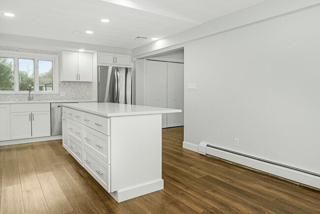 Building Photo - 57 Sloane Dr