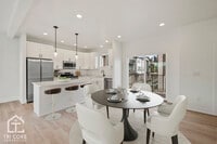 Building Photo - townhome