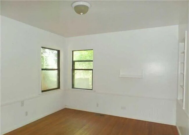 Building Photo - 2 Bed 1 Bath House in Tulsa!